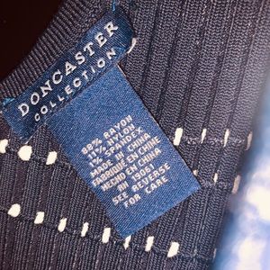 Doncaster 2 piece ladies dress set.  Adorable knit, navy/ white.   Size M.
